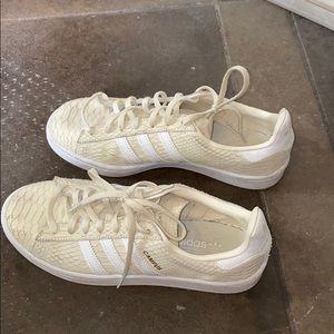Adidas snake skin sneakers!!! FITS LIKE WOMENS 7.5